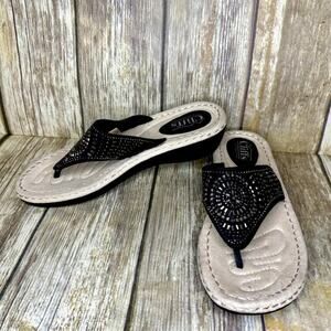 NWOT Cliffs Low Wedge Embellished Sandal Womens Sz 8 (1.5 in heel)